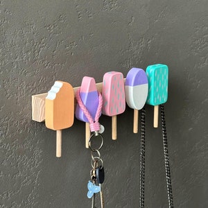 Support suspendu pour chambre d'enfant en bois pour crème glacée, support mural pour porte-manteau coloré, support pour vêtements pour suspension d'école, organisation pour chambre d'enfant, crochets pour clés de sac mural