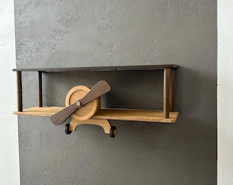 Bruine zwevende plank voor tweedekker kinderen, op maat gemaakte displayplank voor wandmontage, biologisch peuterkamermeubilair, handgemaakte inrichting luchtvaartkwekerij