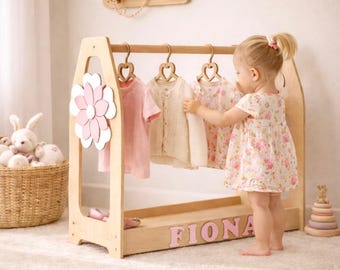 女の子用衣類ラック – モンテッソーリ幼児用衣類ラック、木製子供用衣類ラック、着せ替えラック、女の子の部屋の装飾
