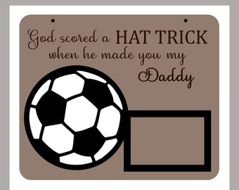 Fußball Väter Tag Hat Trick schneiden Datei SVG für Glowforge Laser Cutter "Gott erzielte einen HatTrick" mit Variationen