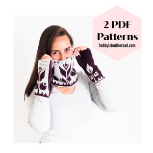 Puede incluir: Una mujer lleva un cuello y guantes sin dedos de ganchillo blanco y morado. El cuello y los guantes presentan un patrón geométrico. El texto "2 PDF Patterns hobbyistontheroad.com" está en un hexágono rosa.