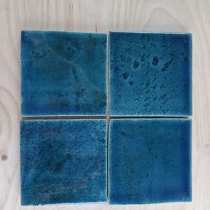 Azulejo portugués, hecho a mano, color azul océano, esmaltado, 11 x 11 cm - Muestra