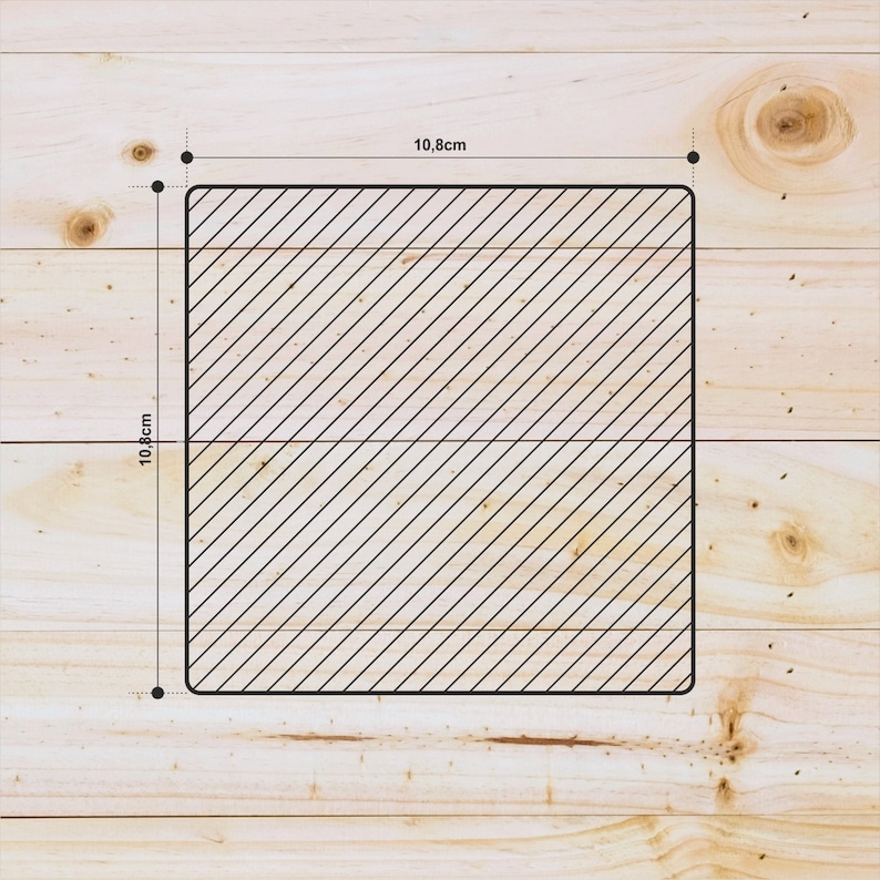 Peut inclure: Un motif en damier noir et blanc &agrave; l'int&eacute;rieur d'un cadre carr&eacute; avec des dimensions de 10,8 cm sur 10,8 cm.