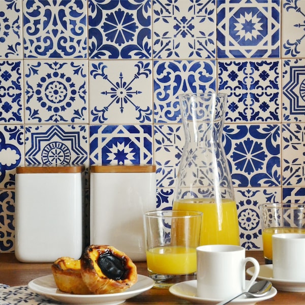 Do yourself your own wall decor, DIY,  Portuguese Tiles, handpainted, wall decor, kitchen backsplash, Cobalt Blue