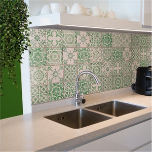 Do yourself your own wall decor, DIY,  Portuguese Tiles, handpainted, wall decor, backsplash, Green aqua