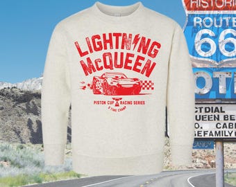 Sudadera de carreras de Lightning McQueen • Cuello redondo de auto de carreras vintage • Suéter inspirado en Cars • Suéter estilo Copa Pistón • Regalo para niños pequeños y jóvenes