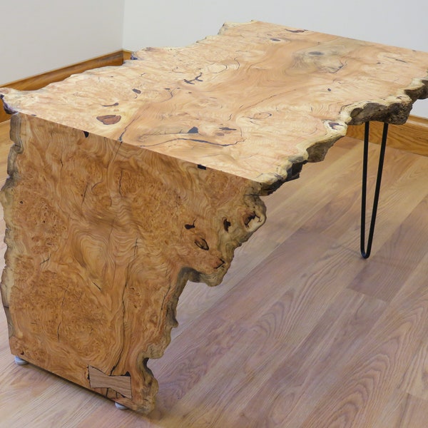 Ulmen-Wasserfalltisch, natürlicher Rand-Couchtisch, Endtisch
