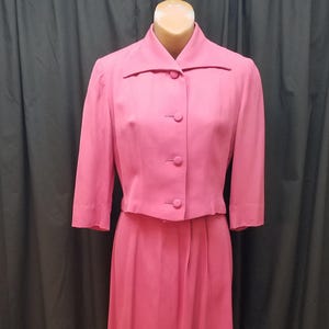 Vtg 1940s Cartwright Martha Gale Bubblegum Pink 2 Piece Fitted Suit Wool Jacket and Skirt w Buttons XS.  Measurements below.