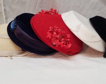 Vintage LOT von 5 Dressy Bunte Caps Hüte Kopfschmuck Damen Fancy Caps Stirnbänder, verschiedene Größen