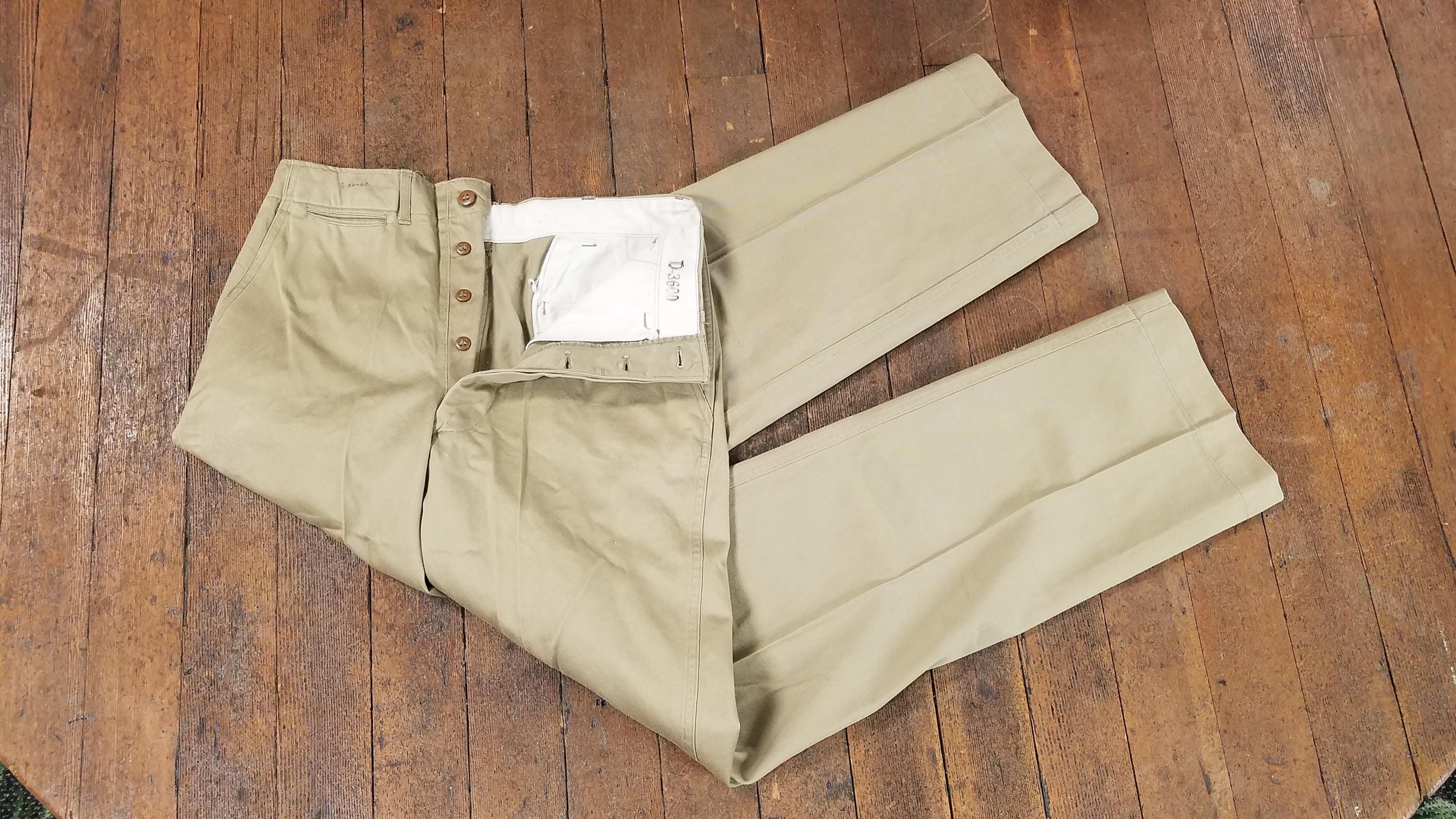 チノパン US ARMY KHAKI CHINO TROUSERS 1930s 1940s U.S. Army WW2 1940s Vintage Khaki Chino Pants Button Fly USA Made
