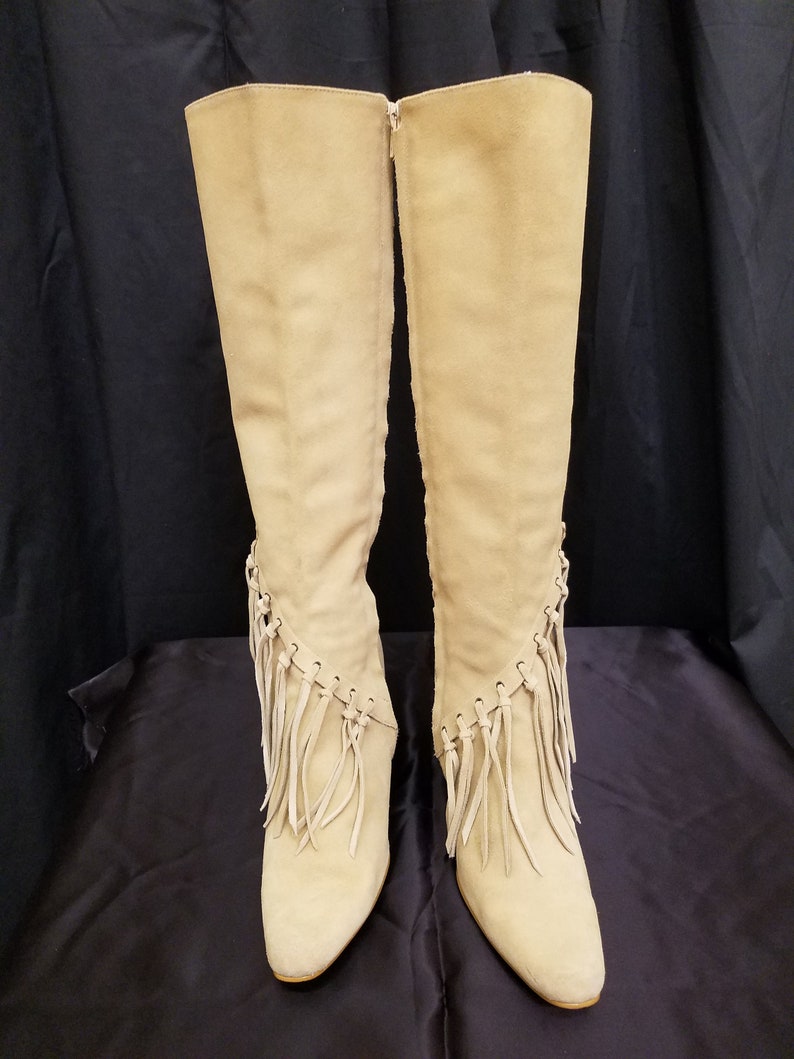 Vintage gorgeous knee high 1980-1990's sand/tan suede leather fringed high-heel boots women's size 10M