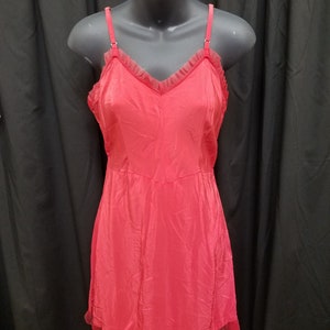 Vintage 1960&#39;s Miss Elaine Exclusive Red Nylon Crepe Slip Lingerie Women&#39;s Underdress. Measurements Below