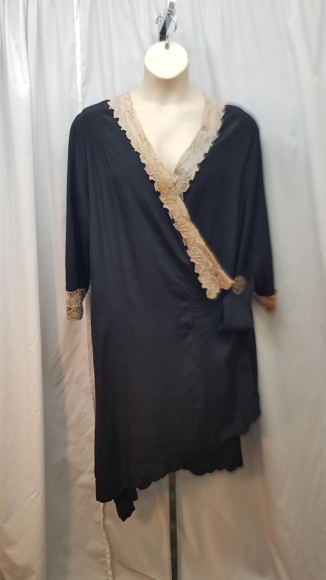 Antique 1920s Elegant Black Silk Ecru Lace Trim Glamour Wrap Dress ...