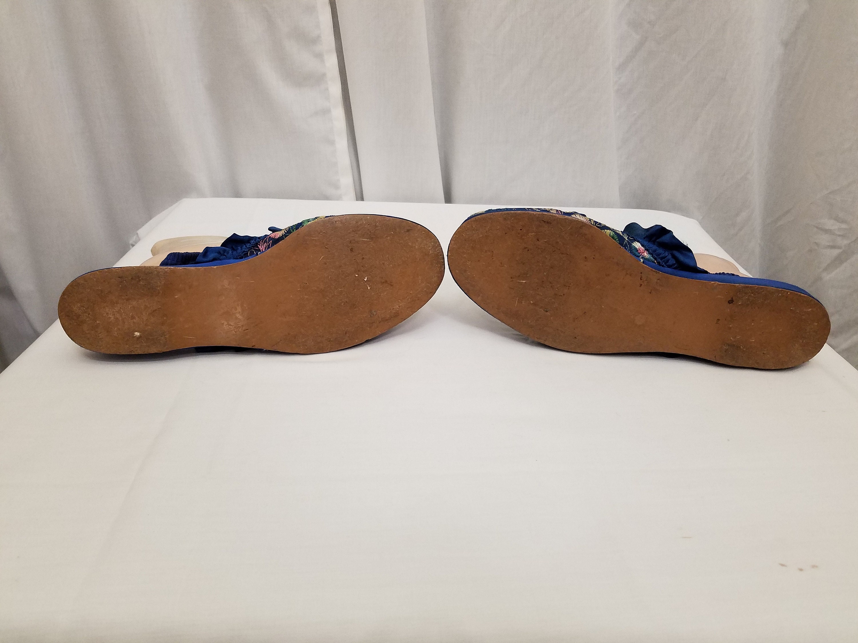 ダッフィー(made inChina) Vintage Chinese Navy Blue Floral Embroidered Ruffled Sling Back