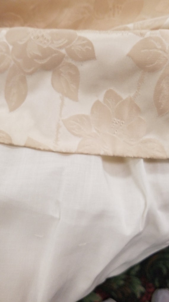 Amazing Vtg 1950's Shimmering Cream Floral Print … - image 8