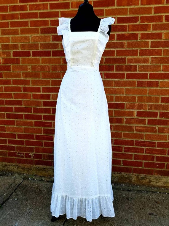 1960s 1970s fabulous white eyelet pinafore fully l