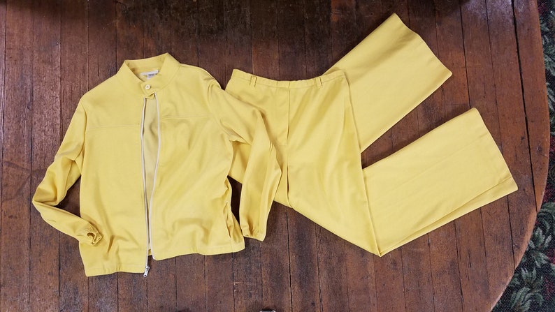 Vintage 1980s-90s Jantzen Sunshine Yellow 2 Piece Sweat Suit Tracksuit Jogging Women's Size L Pants Set Workout Exercise, Lounge wear image 6