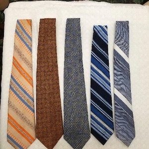 Vintage LOT von 38 Seide, Polyester Dressy Herren Krawatten Krawatten, Designer, Muster & Streifen, Krawatten.  Tragbar oder auch zum Basteln/Quilten!