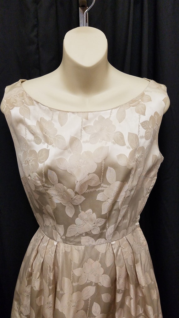 Amazing Vtg 1950's Shimmering Cream Floral Print … - image 2