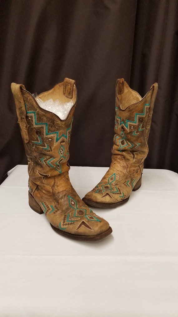 Gorgeous Worn In Corral Tan w Turquoise & Brown So