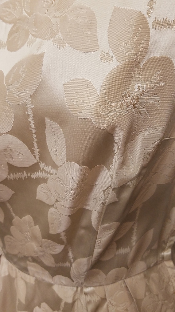 Amazing Vtg 1950's Shimmering Cream Floral Print … - image 3