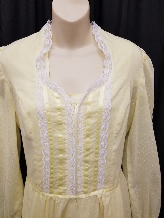 Vintage 1970s Yellow Polka Dot Cotton and Lace Pe… - image 2