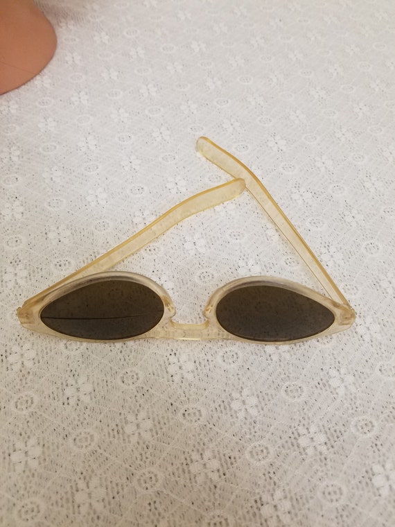 Vintage 1950s Clear Columbia Cat Eye Dark Lens Su… - image 3