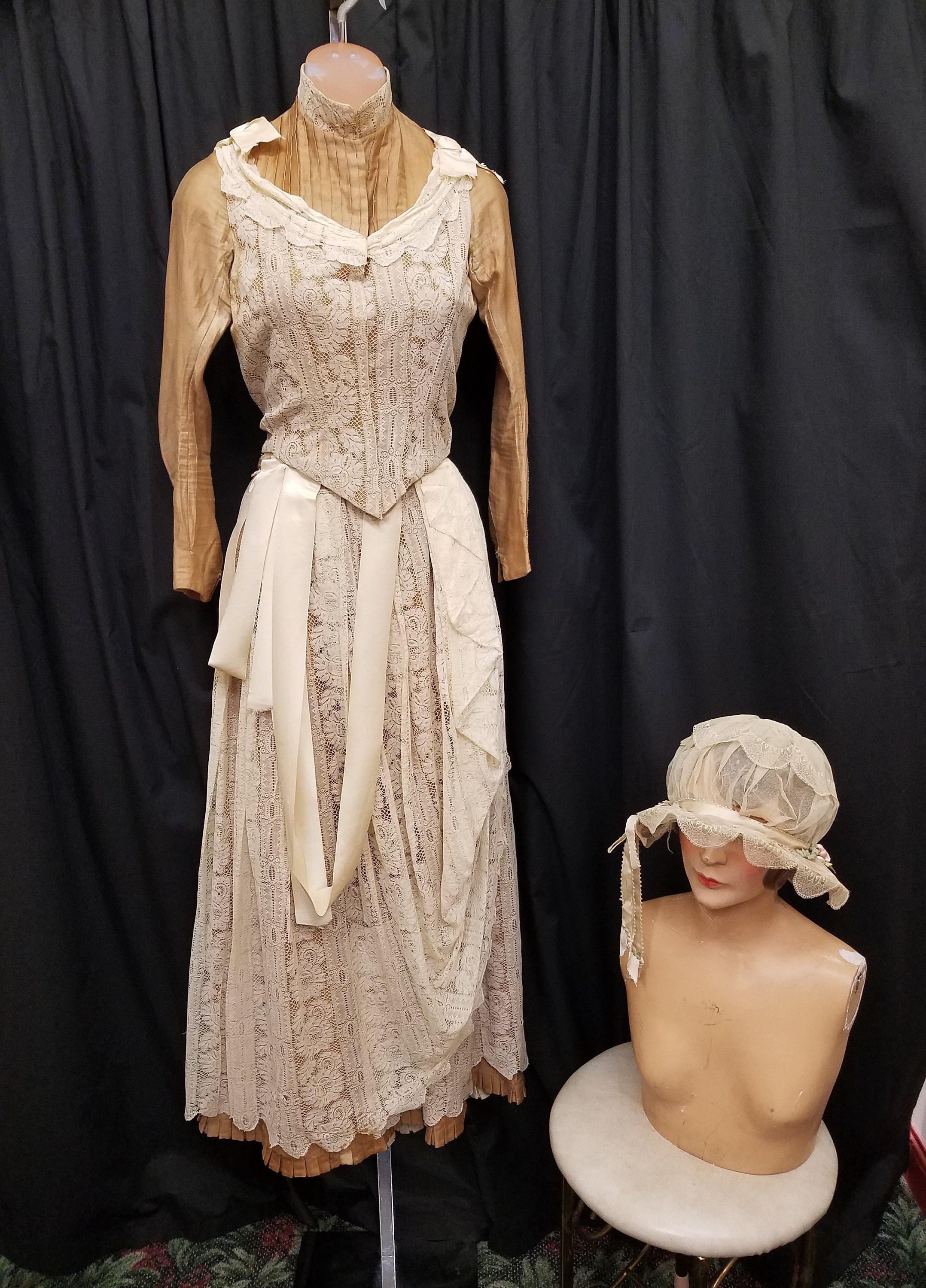 Authentic 1900s Edwardian Cream Linen w Lace & Ribbon Day Touring Walking Suit 2 Piece Jacket and Skirt and Matching Hat. Measurements Below