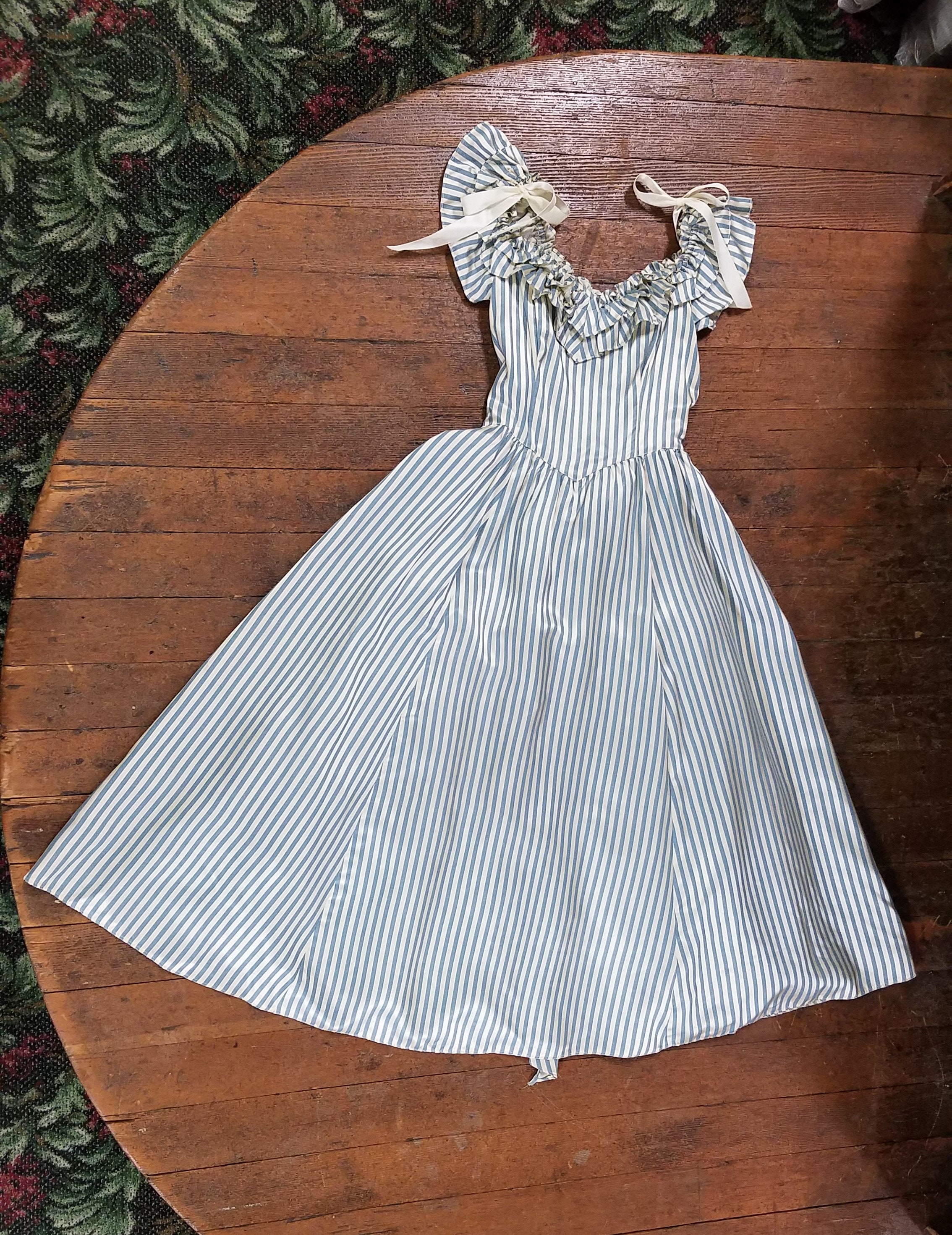 Vintage Rare 1970s Gunne Sax Jessica Mcclintock Cream & Blue Vintage Rare 1970s Gunne Sax Jessica Mcclintock Cream & Blue