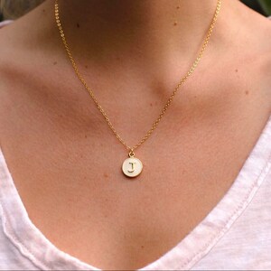 Collar inicial J