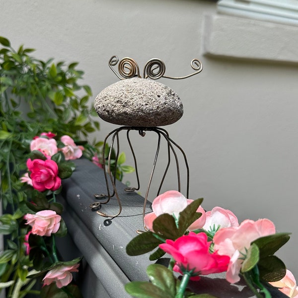 Spider Garden Statue - River Stone and Steel, Garden Decoration, Outdoor Decor, Housewarming Gift, Outdoor Sculpture, Stone Art, Cairns, Art