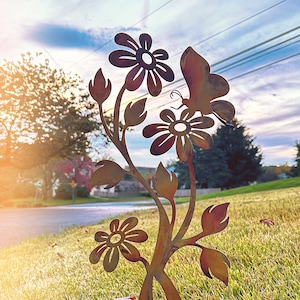 Daisy Flamed Garden Stake | Garden Stakes | Gardening Decor | Gardening Gifts | Yard Art | Yard Decor | Outdoor Decor | Metal Art