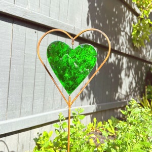 Green Heart Disc Garden Stake | Gardening | Yard Stakes | Yard Art | Garden Art | Garden Decor | Metal Garden Decor | Gardening Gifts | Yard
