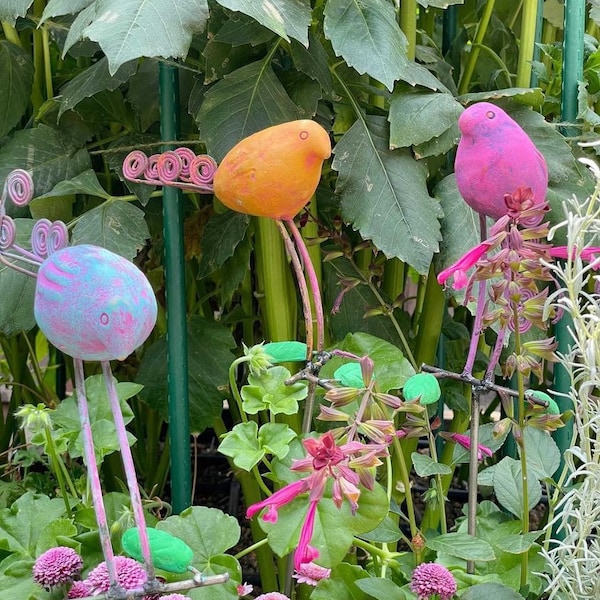 Standing Birds - Assorted Colors | Garden Stakes | Yard Art | Garden Decor | Patio Decor | Gifts for Gardeners | Gardening | Garden Art