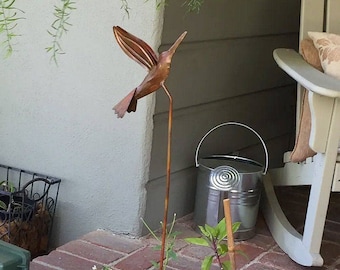 Hummingbird Stake, Vibrant Metal Bird Garden Ornament for Outdoor Decor