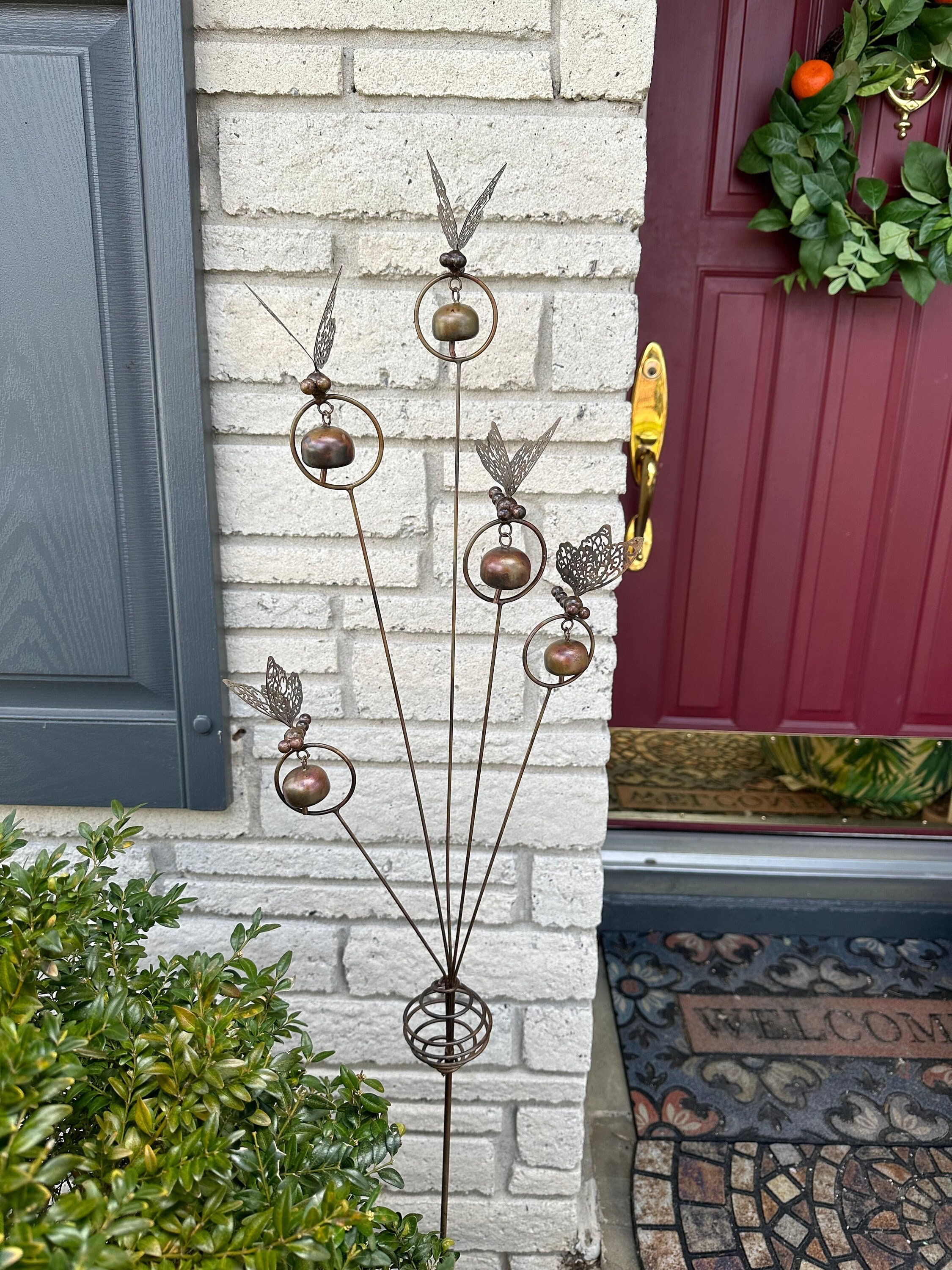 Estaca de jardín "Mariposas y campanas" / Estacas de jardín / Decoración de jardinería / Regalos de jardinería / Arte de jardín / Decoración de jardín / Decoración de exteriores / Arte de metal