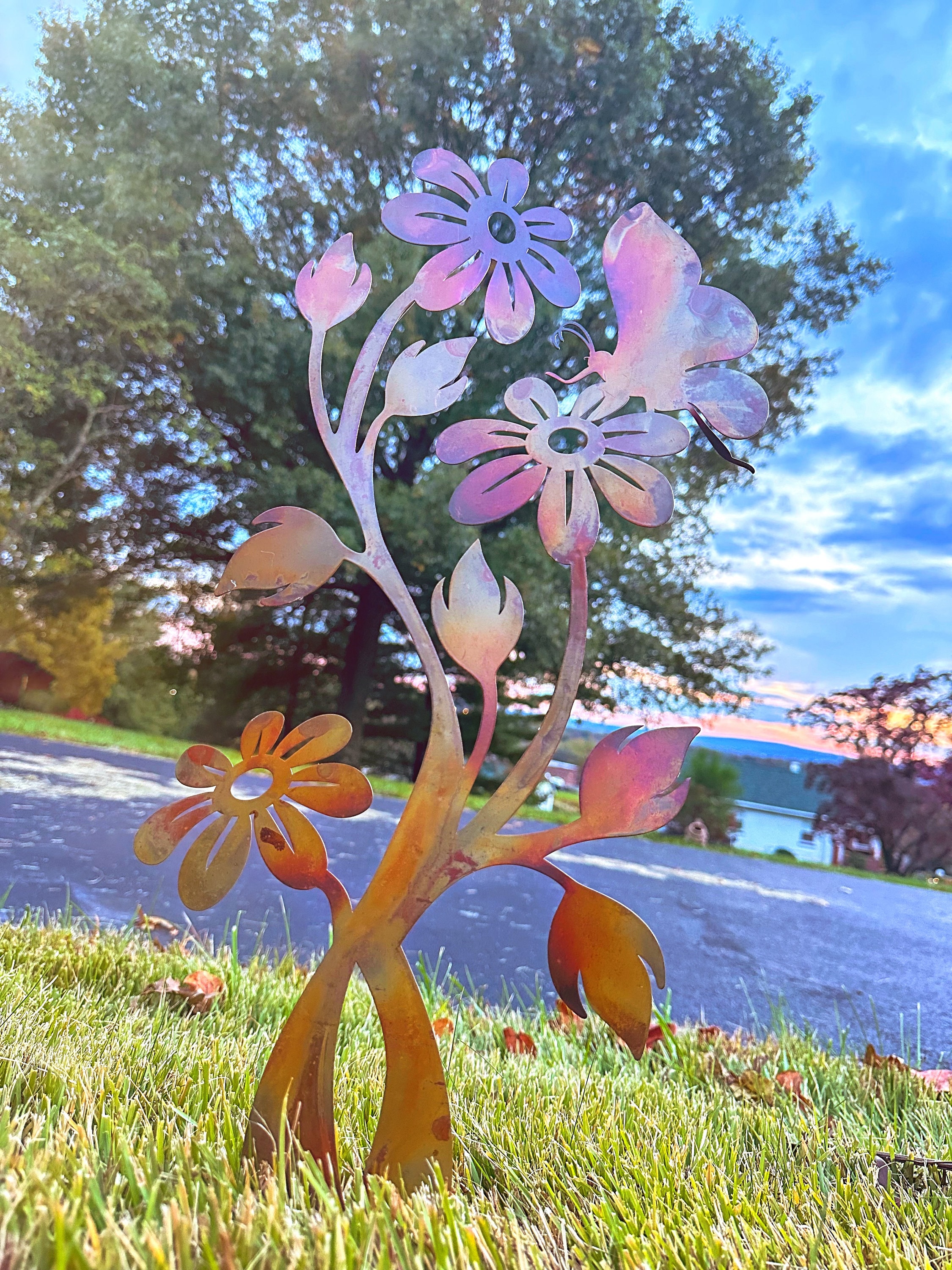 Hand-torched Daisy Garden Stake | Iridescent Metal Flower Garden