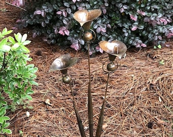 Triple Calla Lily Garden Stake, Outdoor Stake, Garden Decoration, Yard Art, Yard Stake, Patio Stake, Yard Decoration, Gardening, Rustic Art