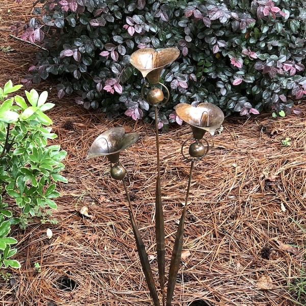 Triple Calla Lily Garden Stake, Outdoor Stake, Garden Decoration, Yard Art, Yard Stake, Patio Stake, Yard Decoration, Gardening, Rustic Art