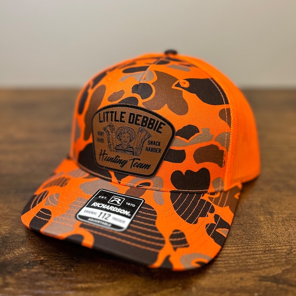 Richardson 112 Trucker-Mütze für Herren Little Debbie Hunting Club Leder-Patch-Mütze | echter Baum original Hut | Echter Baumhut | Kunstleder-Aufnäher