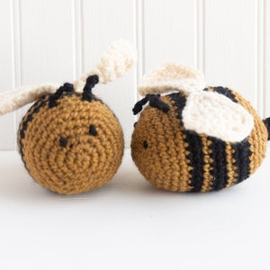 Bumblebee Crochet Kit, Beginner Crochet Kit, Amigurumi Crochet Kit, Learn to Crochet Kit, Beginner Crochet Kit with Yarn, Beginner Amigurumi image 4