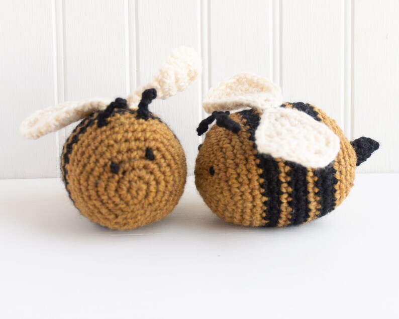 Bumblebee Crochet Kit, Beginner Crochet Kit, Amigurumi Crochet Kit, Learn to Crochet Kit, Beginner Crochet Kit with Yarn, Beginner Amigurumi image 4