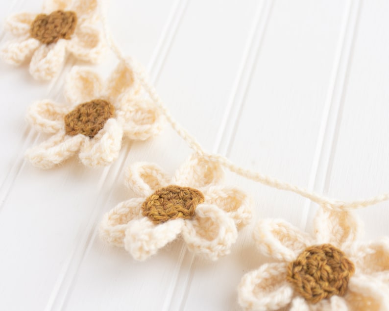 Crochet Garland Pattern, Daisy Garland Crochet Pattern, Crochet Flower Garland Pattern, Spring Flower Crochet Pattern, Daisy Chain Crochet image 6