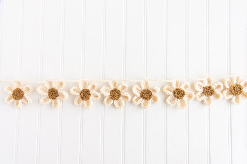 Crochet Garland Pattern, Daisy Garland Crochet Pattern, Crochet Flower Garland Pattern, Spring Flower Crochet Pattern, Daisy Chain Crochet image 5