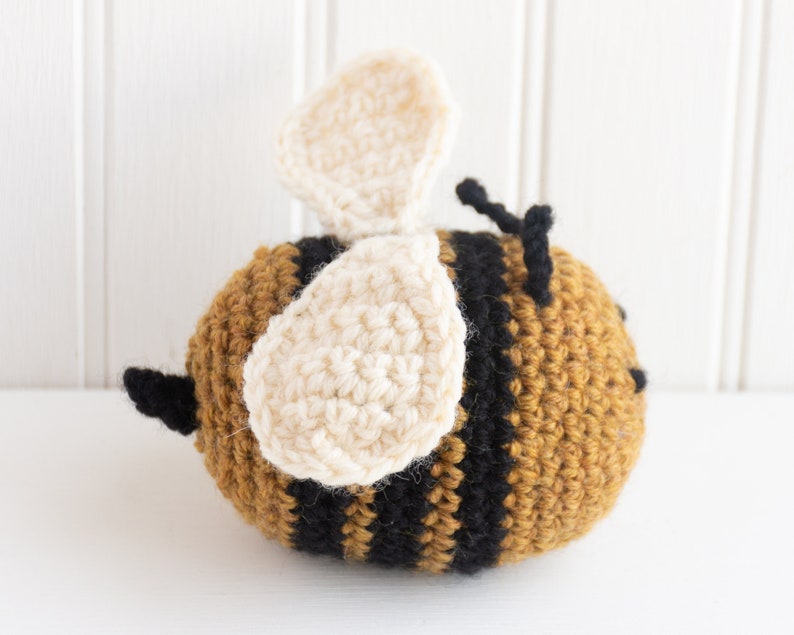 Bumblebee Crochet Kit, Beginner Crochet Kit, Amigurumi Crochet Kit, Learn to Crochet Kit, Beginner Crochet Kit with Yarn, Beginner Amigurumi image 5