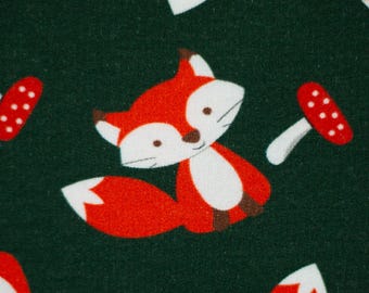 Lightly brushed sweatshirt fabric “Cosy” – Foxes on green | Swafing