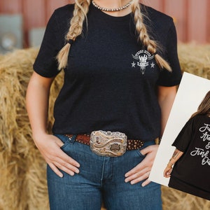 Wrong Bitch Ranch Fuck Around And Find Out, 2 caras, camiseta de manga corta Unisex Jersey, perra mala, fafo, regalo para ella, camiseta gráfica para mujer