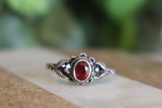 Gorgeous Silver Garnet Ring