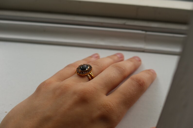 8K Gold Glass Garnet Ring