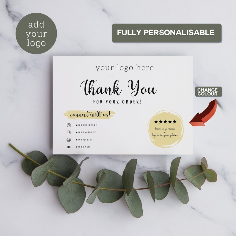 Puede incluir: Una tarjeta de agradecimiento blanca con una calificaci&oacute;n de estrellas doradas y una flecha roja que apunta al texto "CHANGE COLOUR". La tarjeta tiene el texto "Thank You for your order!" y "connect with us!" con iconos de redes sociales e informaci&oacute;n de contacto.
